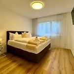 3 Apartment, 82 Qm, Max 5 Pers, Balkon, Garage, Internet 300 Mbit Sindelfingen