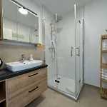3 Apartment, 82 Qm, Max 5 Pers, Balkon, Garage, Internet 300 Mbit Apartment Sindelfingen