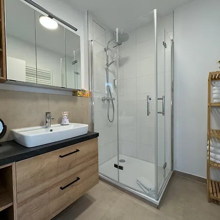 3 Apartment, 82 Qm, Max 5 Pers, Balkon, Garage, Internet 300 Mbit Appartement Sindelfingen
